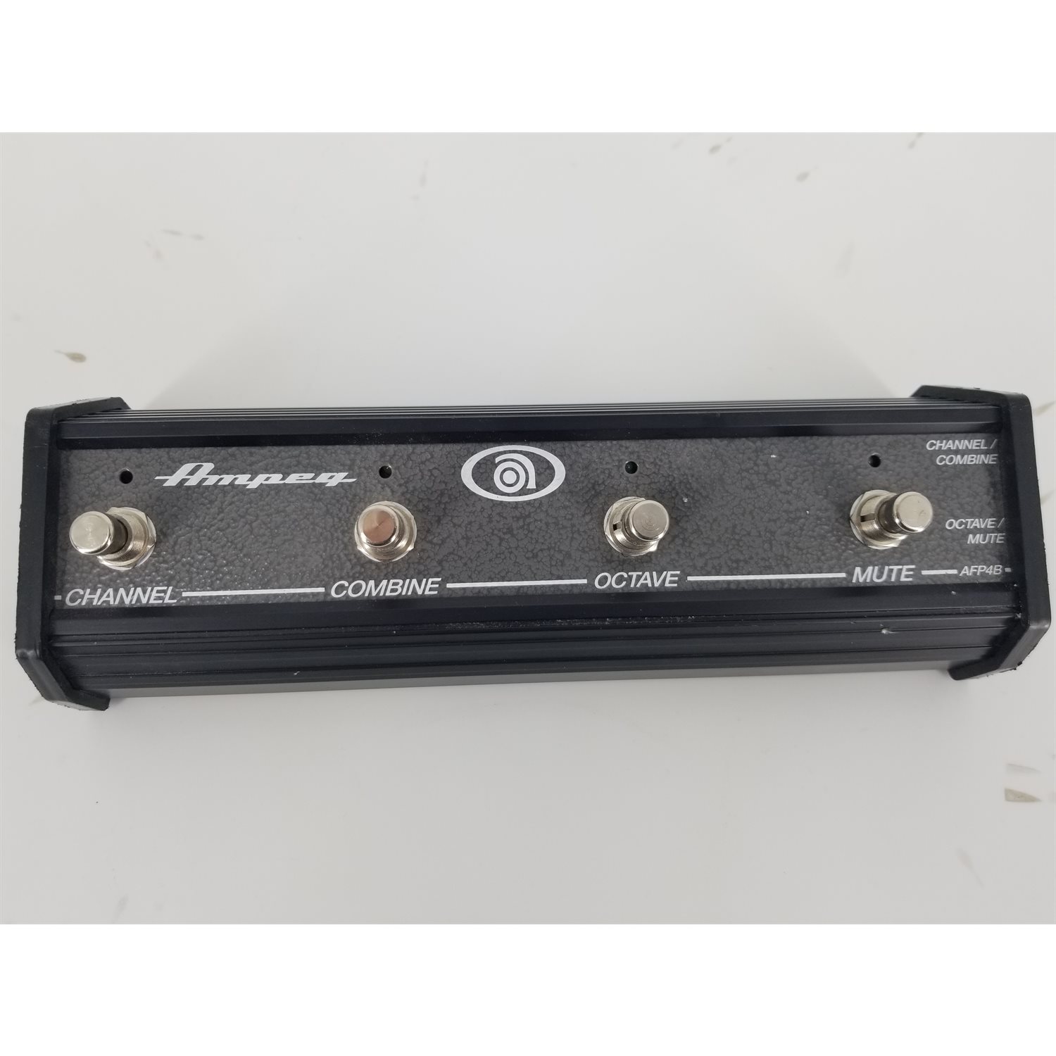 AMPEG - AFP-4B - Sélecteur de canal / réverbération au pied