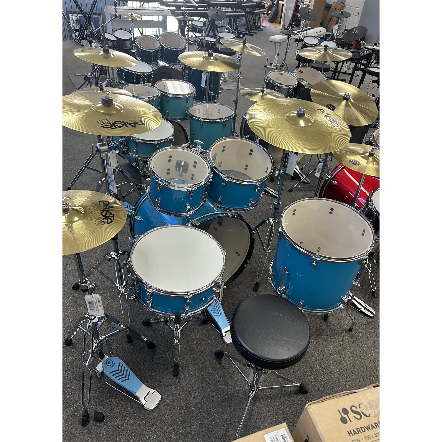YAMAHA - Rydeen drumset 10 / 12 / 16 / 22 / snare with hardware / bench / cymbals paiste 101 - Sky Blue - demo