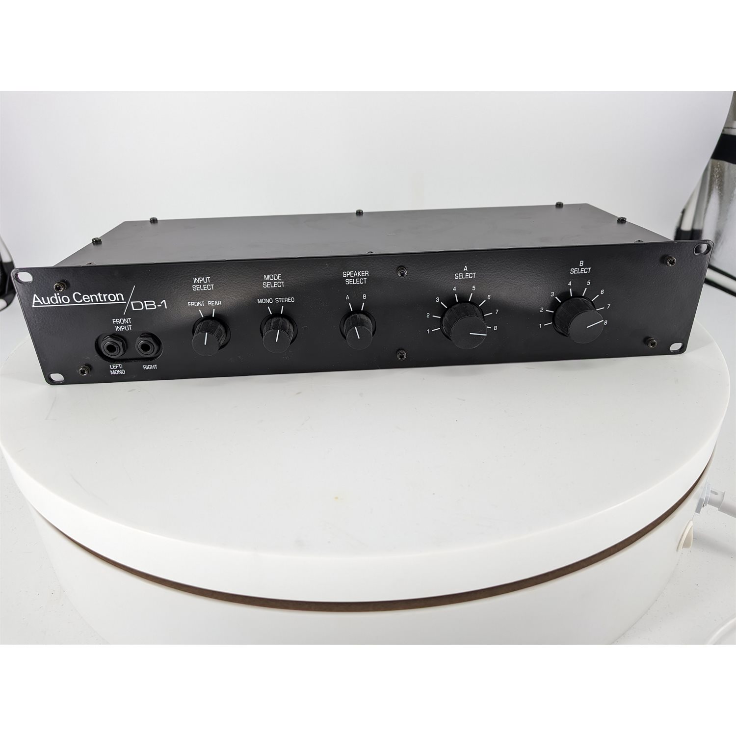 AUDIO CENTRON - DB1 - SPEAKER SWITCHER - USED